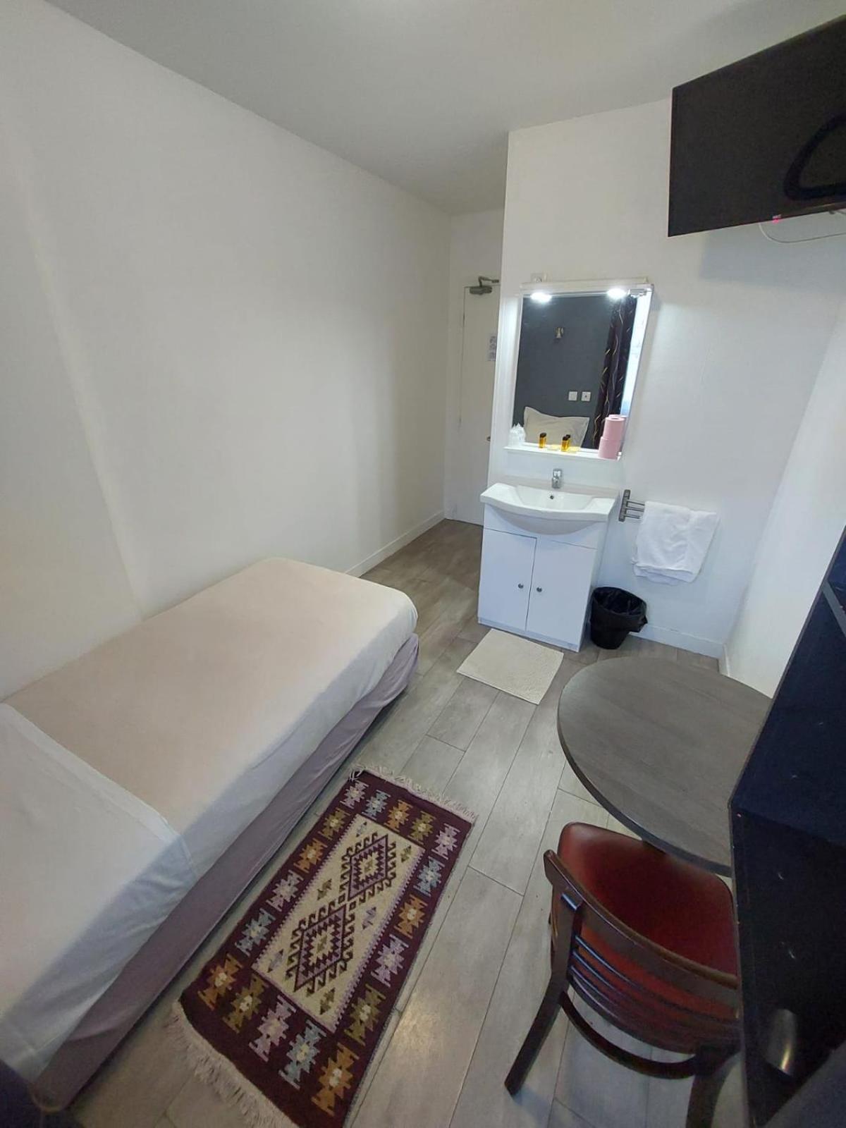 Le Kleber Hotel Montreuil  Bagian luar foto